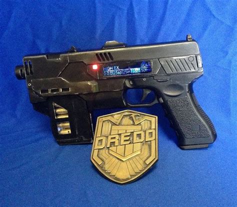 Dredd 3D Lawgiver MKII prop gun kit | Judge Dredd. | Guns, Judge dredd ...