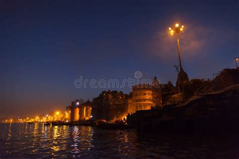 Night Cremation on Manikarnika Ghat in Varanasi Stock Photo - Image of ...