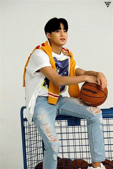 2018 Seasons Greetings Photoshoot | Mingyu (민규) Amino