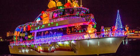 All the Reasons Why You Should Attend the Harbor Destin Boat Parade ...