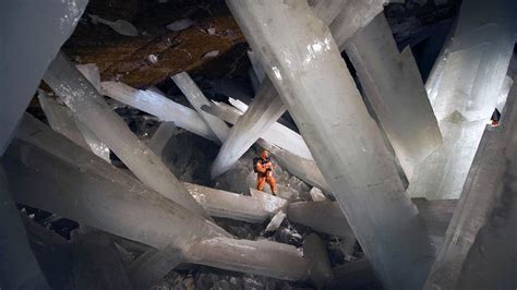 Biggest crystals in the world. Cave of Crystals,984 feet beneath the Sierra de Naica Mountain ...