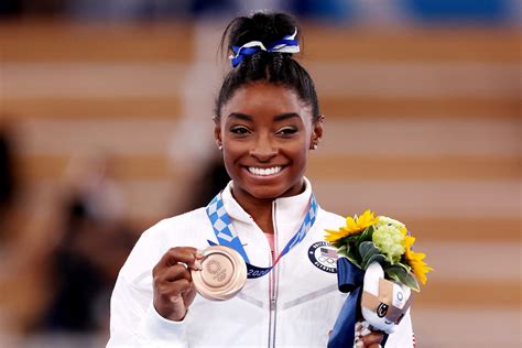 Simone Biles’s Olympics-inspired French manicure