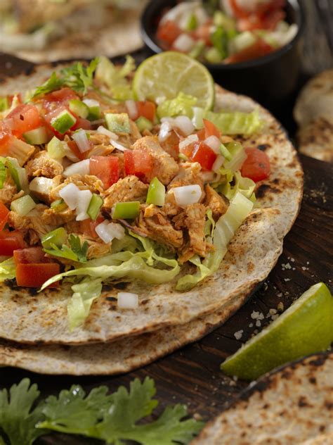 Tacos de pechuga de pollo en salsa | Recetas Nestlé