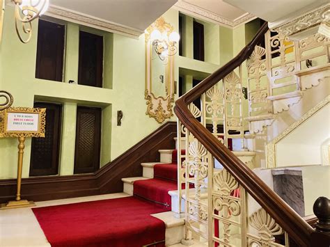 Mumbai Historic Royal Opera House Offers Glimpse to the Past