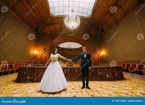 Elegant Wedding Couple Posing In Rich Interior Of Old Classic Mansion Stock Photo - Image of ...