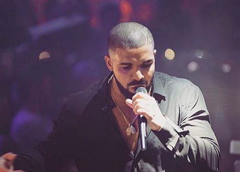 Drake Takes The Stage And Performs “One Dance” Live For The First Time ...