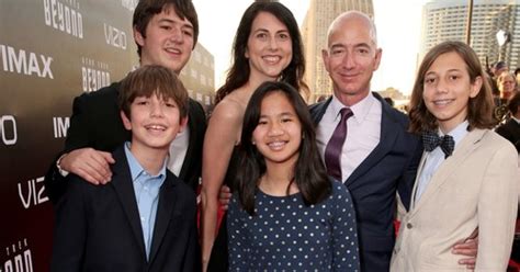 Jeff Bezos family picture • ThePicky