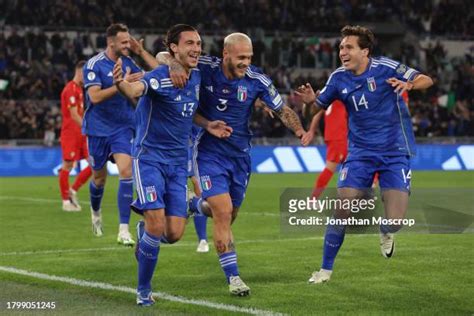 Matteo Darmian Italy Photos and Premium High Res Pictures - Getty Images