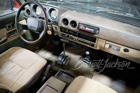 1985 TOYOTA LAND CRUISER FJ62 - Interior - 250562