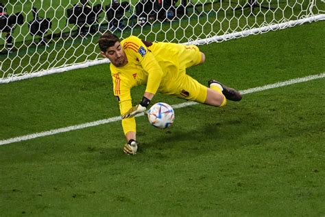 Video: Thibaut Courtois makes penalty save for Belgium against Canada ...