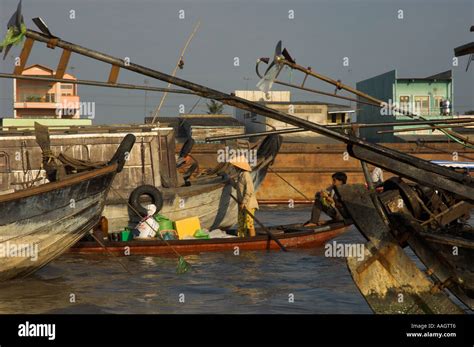 Vietnam Mekong delta Mekong river Can Tho floating market woman on dingy navigating betwwen ...