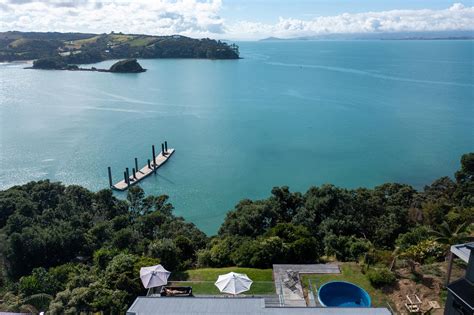 Explore Waiheke Island - Accommodation & things to do in Waiheke Island, NZ | Riparide