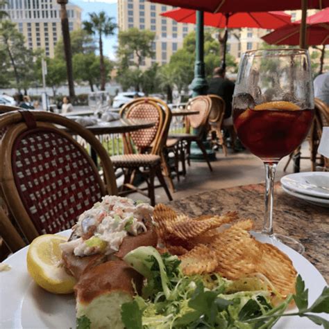 Top 6 Las Vegas restaurants with view of Bellagio Fountains - The World ...