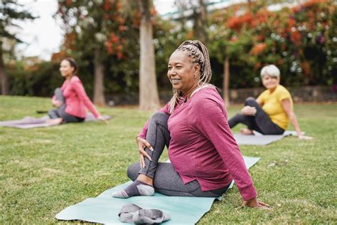 14 Health Reasons Why Seniors Should Give Yoga a Try - IntegraCare