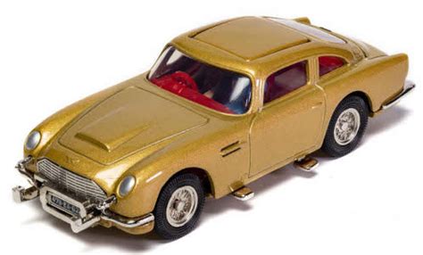 Diecast model cars Aston Martin DB5 1/43 Corgi gold James Bond 007 Goldfinger 60er Jahre-Version ...