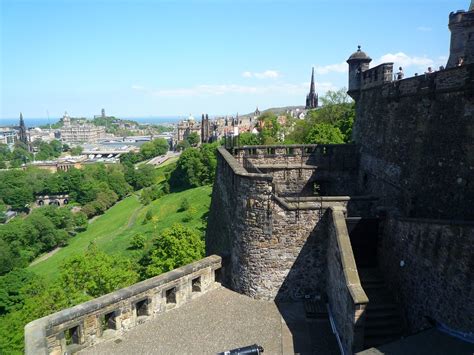 50 Photos of Edinburgh Castle in Scotland, Beautiful Scenery from the top of Castle Rock | BOOMSbeat