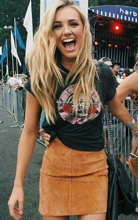 60 Awesome Ideas to Wear T-shirt and Skirt for Everyday Outfits https://fasbest.com/60-awesome ...