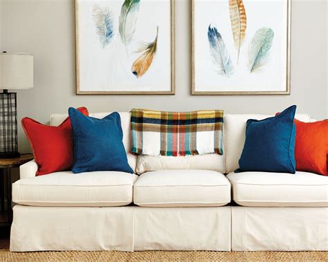 Guide to Choosing Throw Pillows - How to Decorate