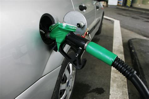 File:Petrol pump mp3h0354.jpg - Wikimedia Commons