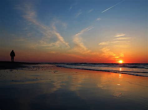 Zwitserw Katwijk: Beach walk at sunset