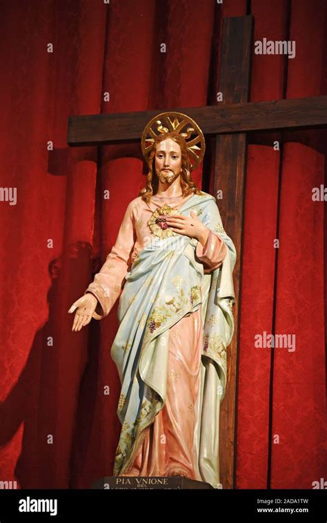 Jesus christ sculpture hi-res stock photography and images - Alamy