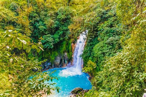 La Fortuna: tour de cascadas, volcán Arenal y aguas termales | GetYourGuide