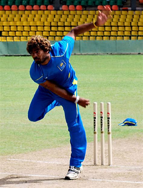 Lasith Malinga trains at the R Premadasa Stadium | ESPNcricinfo.com