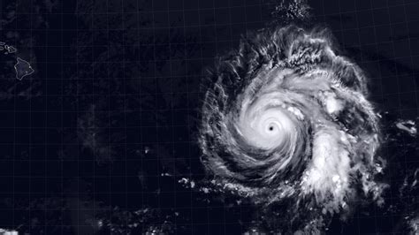 Hurricane Douglas Rapidly Closing In on Hawaii