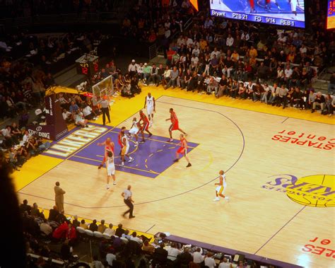 File:Lakers vs Trail Blazers.jpg - Wikimedia Commons