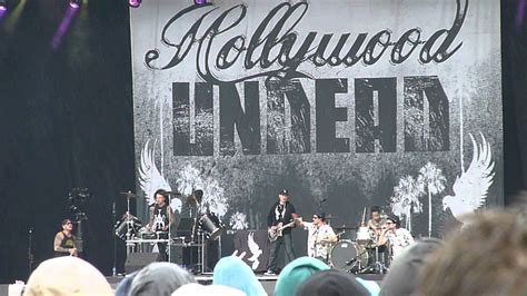 Hollywood Undead : Everywhere I Go @ Download Festival 2015 - YouTube