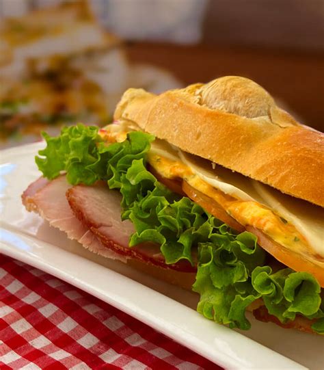 Sandwich de Pernil de Cerdo – Tipico Jamonería