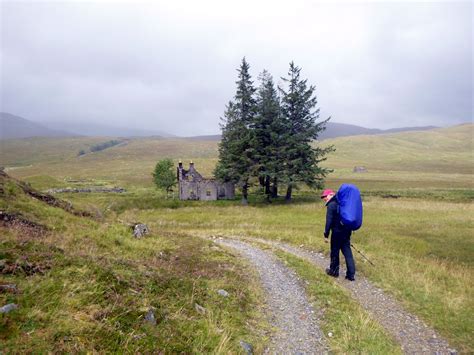 Approaching the abandoned buildings of Luibeilt | Kinlochlev… | Flickr