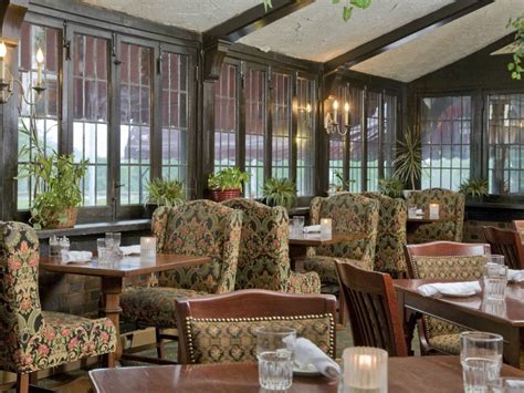 Red Coach Inn Restaurant - Niagara Falls USA