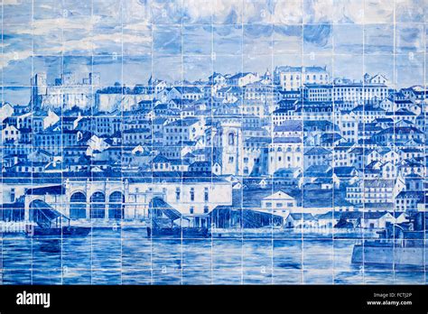 Azulejos lisbon hi-res stock photography and images - Alamy