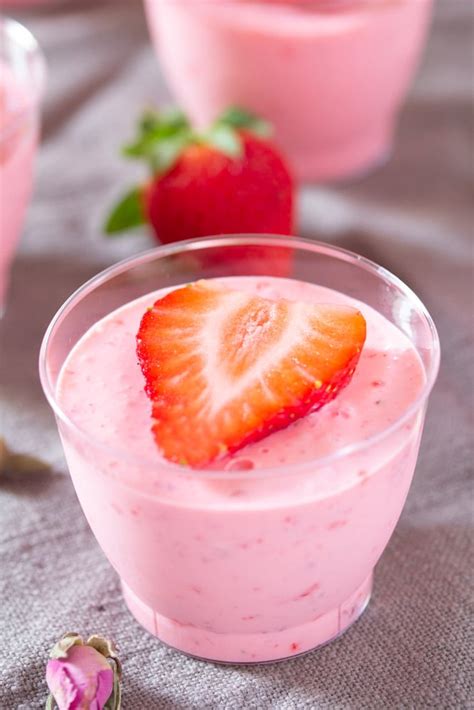 Quick Strawberry Mousse Recipe - I Knead to Eat