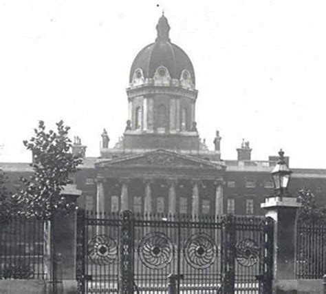 25 Portraits of Patients and Living Conditions at London's Notorious Bethlem Royal Hospital