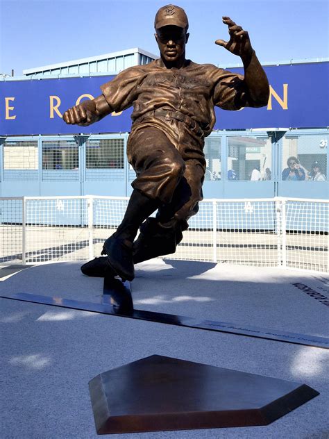 The new statues looks great. Happy Jackie Robinson Day. : r/Dodgers