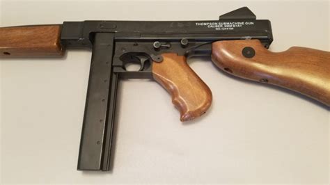 Thompson submachine gun-model M1A1 rifle WW2 replica - Hangar 19 Prop ...