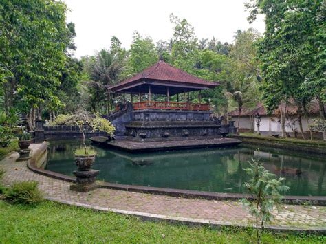 Tirta Empul Temple Bali, Indonesia - Entrance Fee & Dress Code