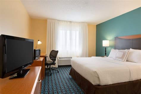 FAIRFIELD INN & SUITES BY MARRIOTT BISMARCK NORTH - 20 Photos & 16 Reviews - 1120 E Century Ave ...