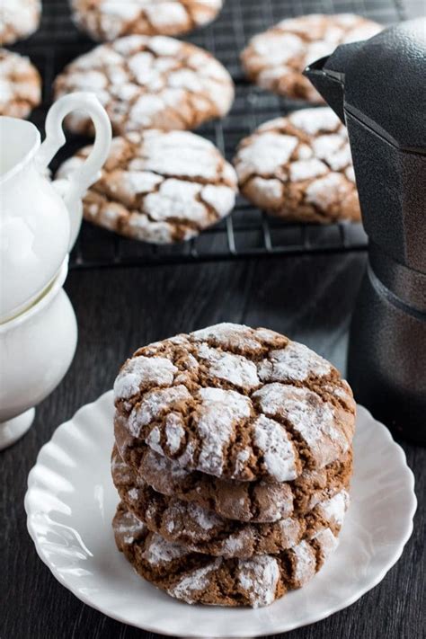 Spiced Ginger Crinkle Cookies - Amazing Gingerbread flavored cookies