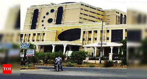 Jaipur: SMS Hospital to deploy doctors at RUHS for care of Covid-19 ...