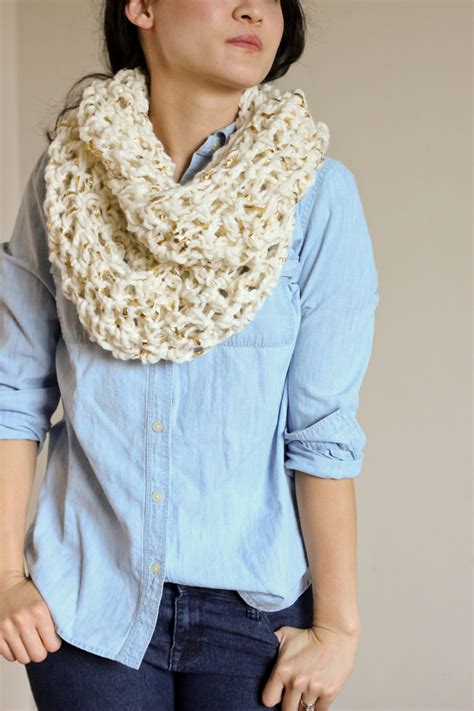 Chunky Crochet Infinity Scarf FREE PATTERN