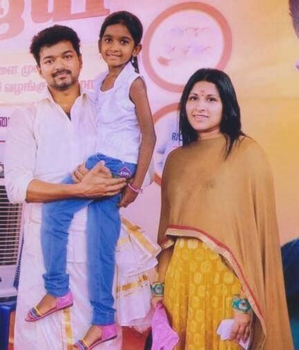 Actor Vijay Family Member Caste Photo Daughter Mother Father