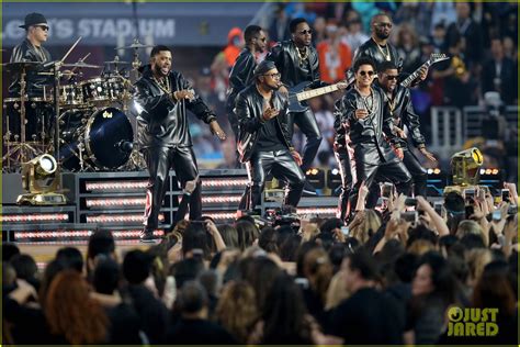 Photo: bruno mars uptown funk super bowl halftime show 2016 07 | Photo ...