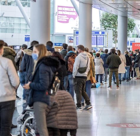 Kontrollchaos am Düsseldorfer Flughafen - WELT