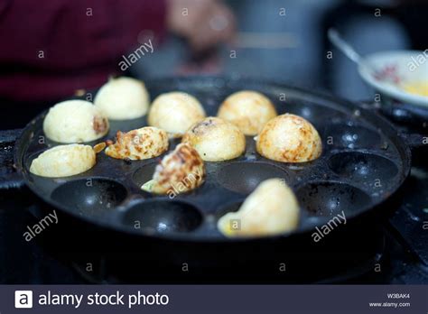 Japanese Traditional Takoyaki fastfood at Street food market Stock Photo - Alamy