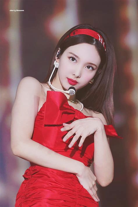 체리블라썸 on Twitter | Nayeon, Nayeon red aesthetic, Nayeon red