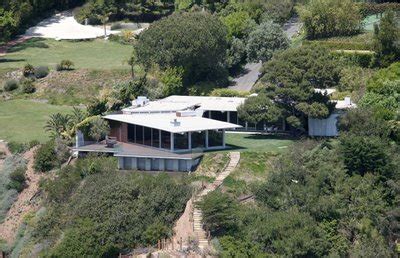 Brad Pitt’s Malibu Home on the Open Market – Real Estate Celebrity News ...