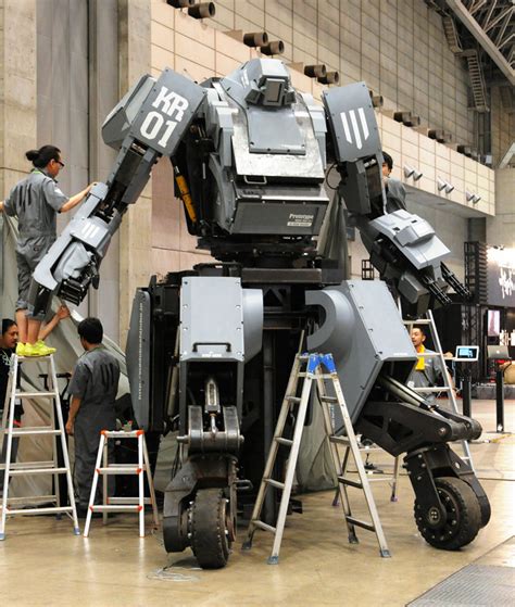 13 foot tall kuratas pilotable heavy industry robot